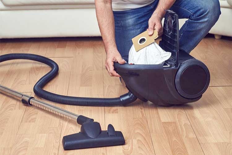 چطور عمر جاروبرقی را بیشتر کنیم؟ 1 تعویض فیلتر و کیسه جاروبرقی