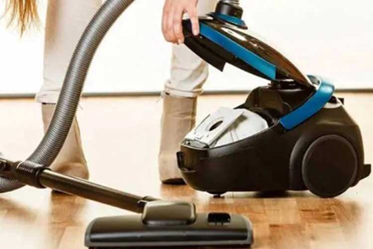 چرا بدنه جاروبرقی برق دارد؟ 1 راهکار حل مشکل برق داشتن بدنه جاروبرقی