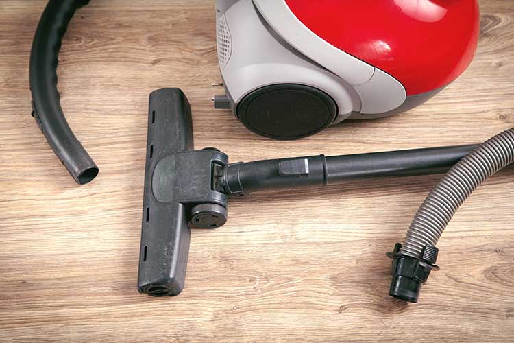 چطور گرفتگی لوله جاروبرقی را برطرف کنیم؟ 2 باز کردن لوله جاروبرقی